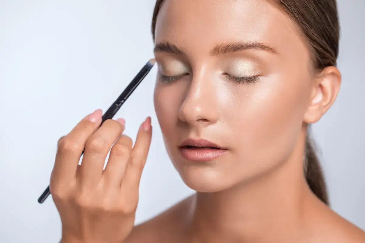 Applying Eye Shadow Made Easy