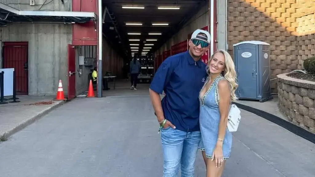 Brittany Mahomes Stuns in Curve‑Embracing Dress at Instagram Post