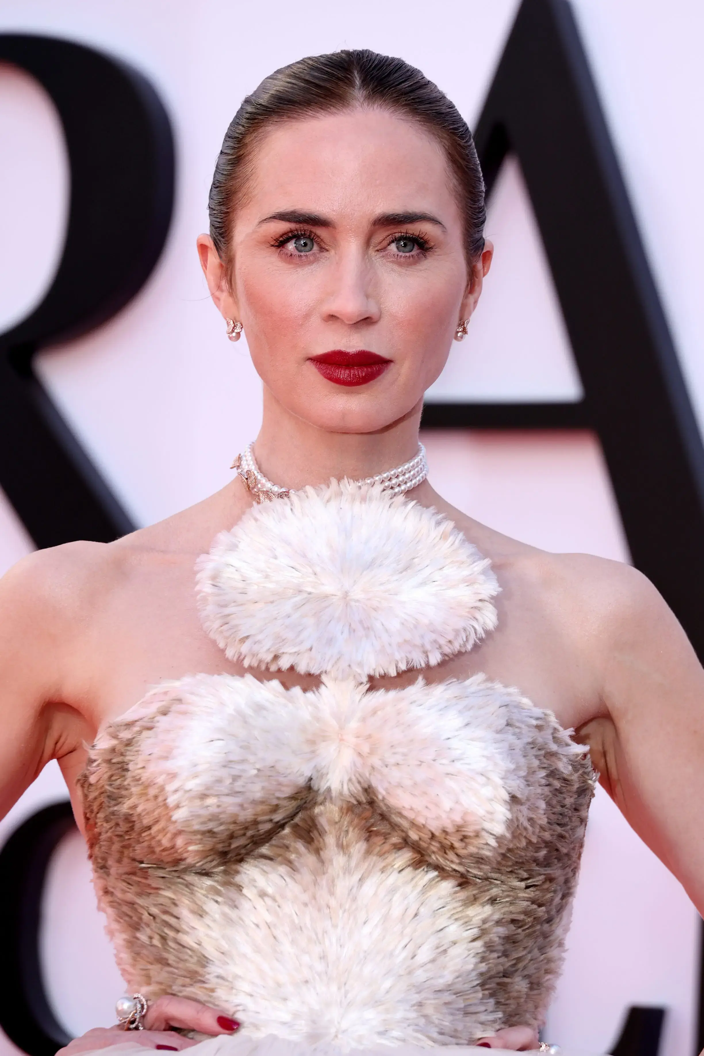 Emily Blunt’s Style Echoed Her Role at Premiere