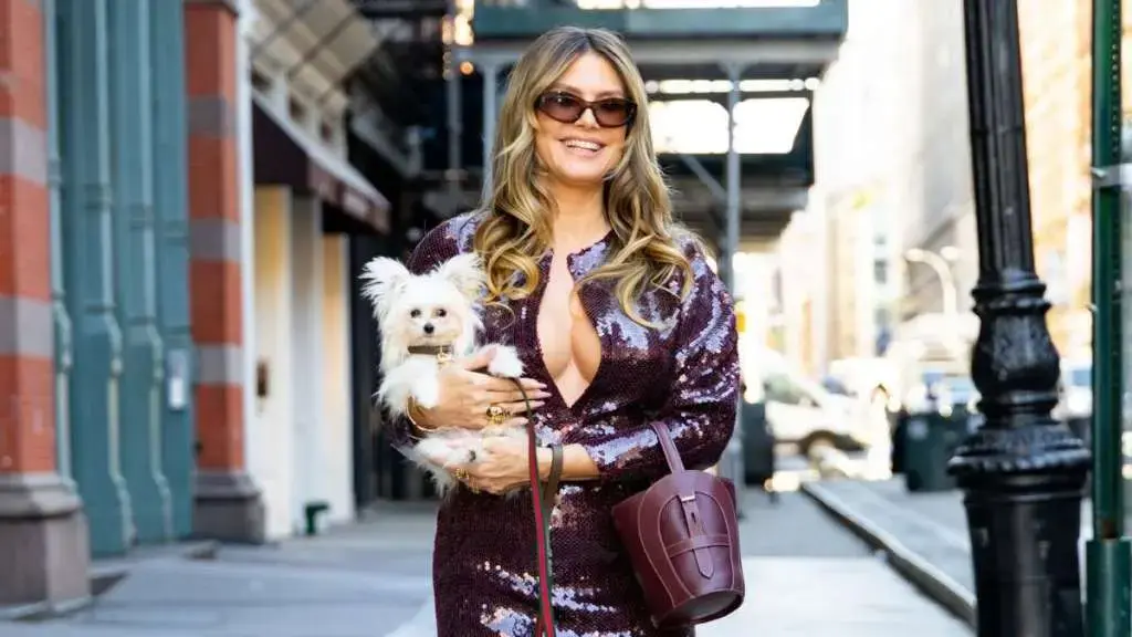 Heidi Klum Dazzles in Bold Silk Minidress