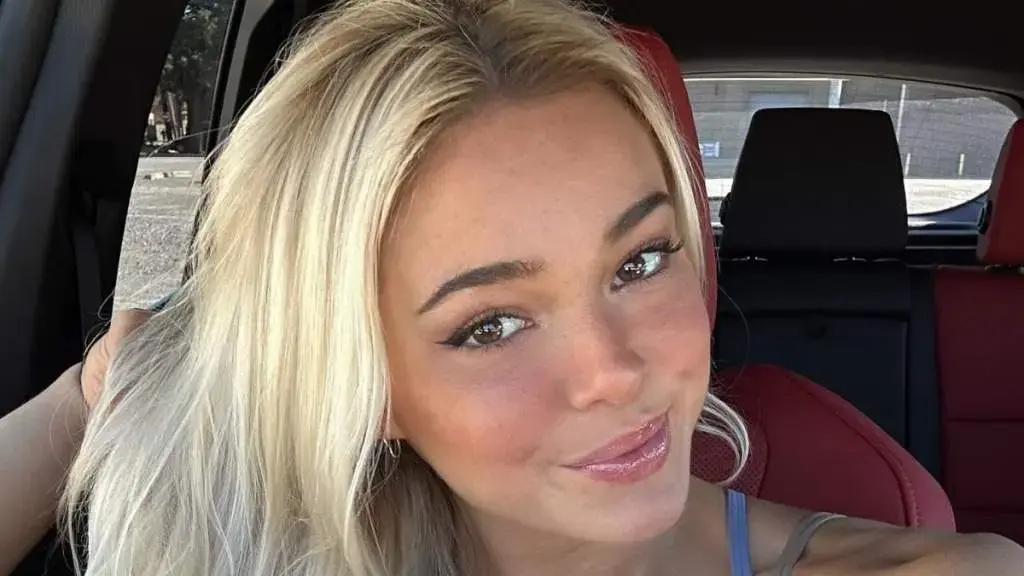 Livvy Dunne Stuns in Minimalist Vuori Bra Top During Hawaiian Getaway