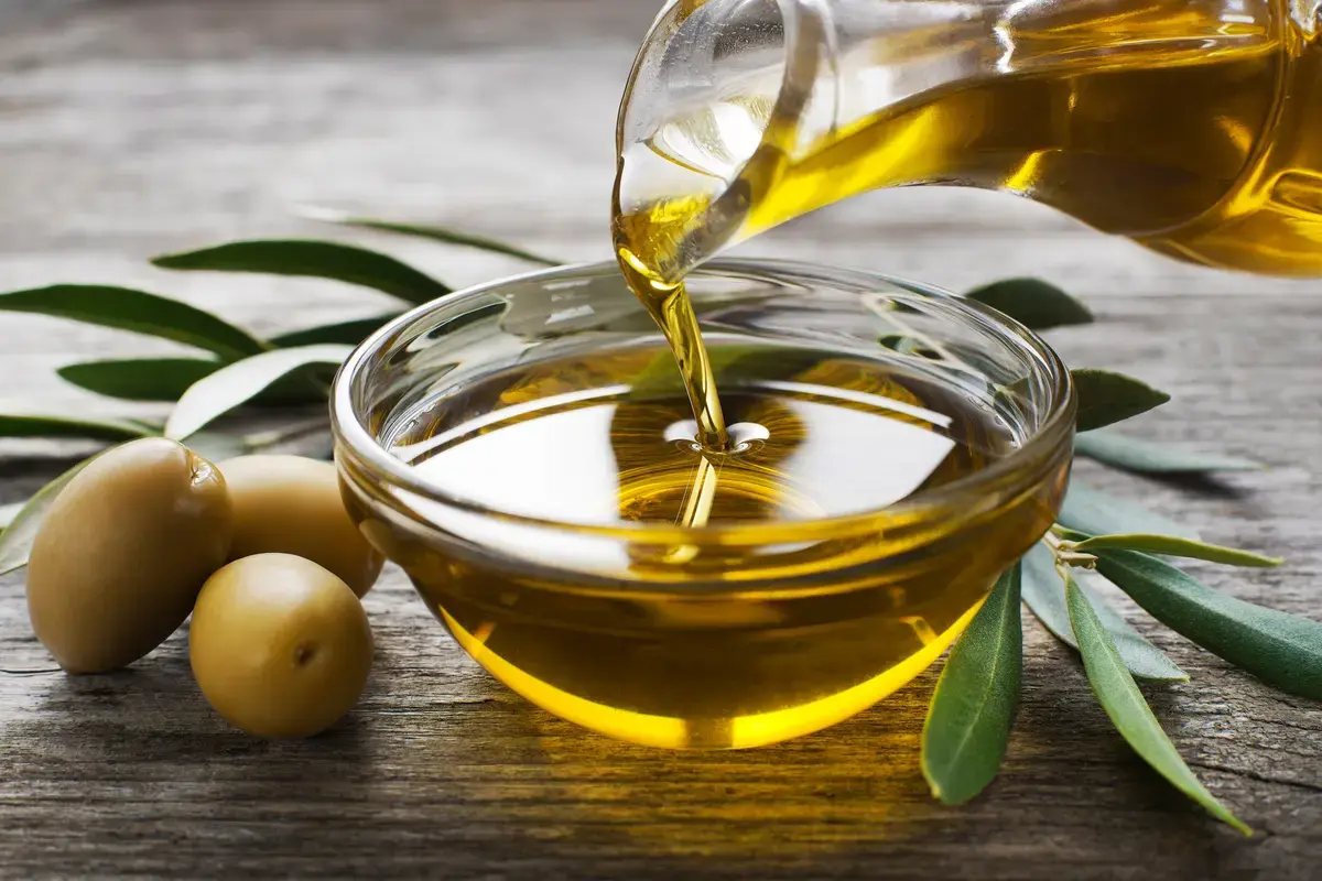 Olive Oil Shots: What Dietitians Say About Their Health Value