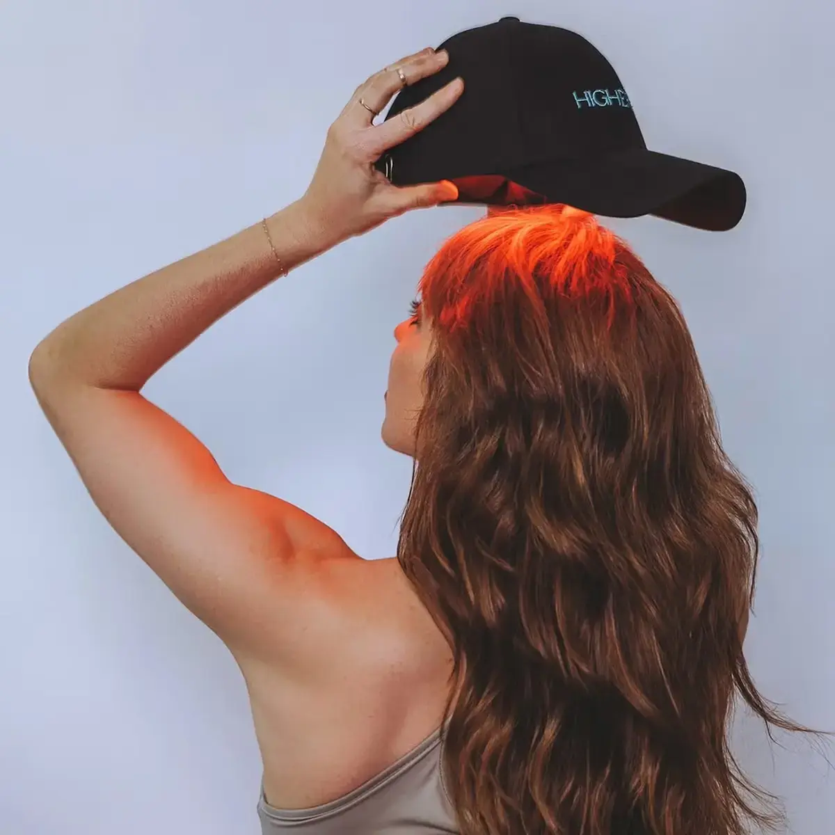 Red Light Therapy Touted as Hair‑Loss Remedy, But Evidence Remains Vague