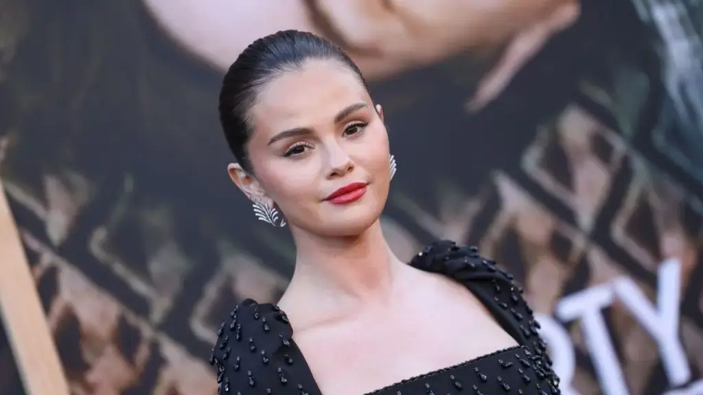 Selena Gomez's New Hair Color Sparks Online Debate