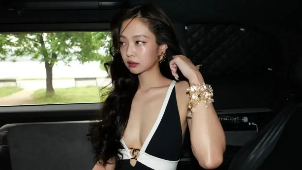 Sultry Style on Full Display: Jennie's Sheer Bra Top Stuns Fans