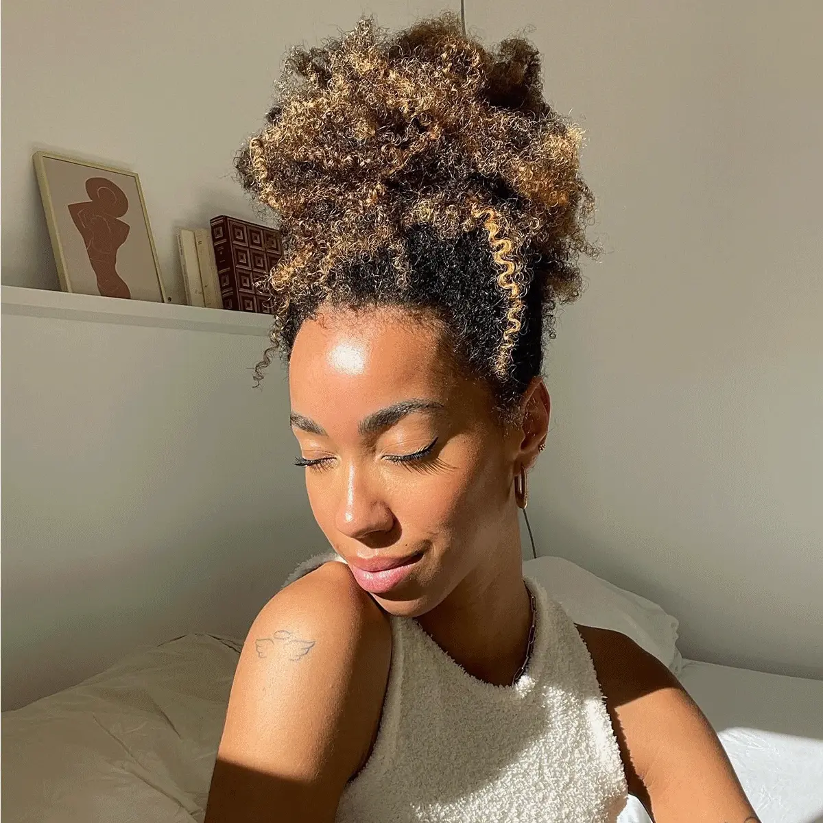 Teddy Bear Bronde: The Effortless Summer Hair Color Trend of 2026