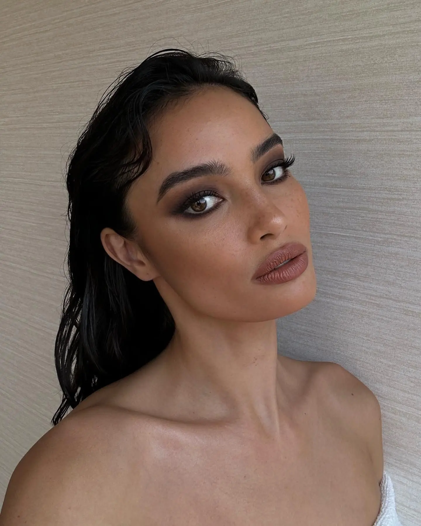 Suede Eye Shadow Emerges as Top Fall Makeup Trend