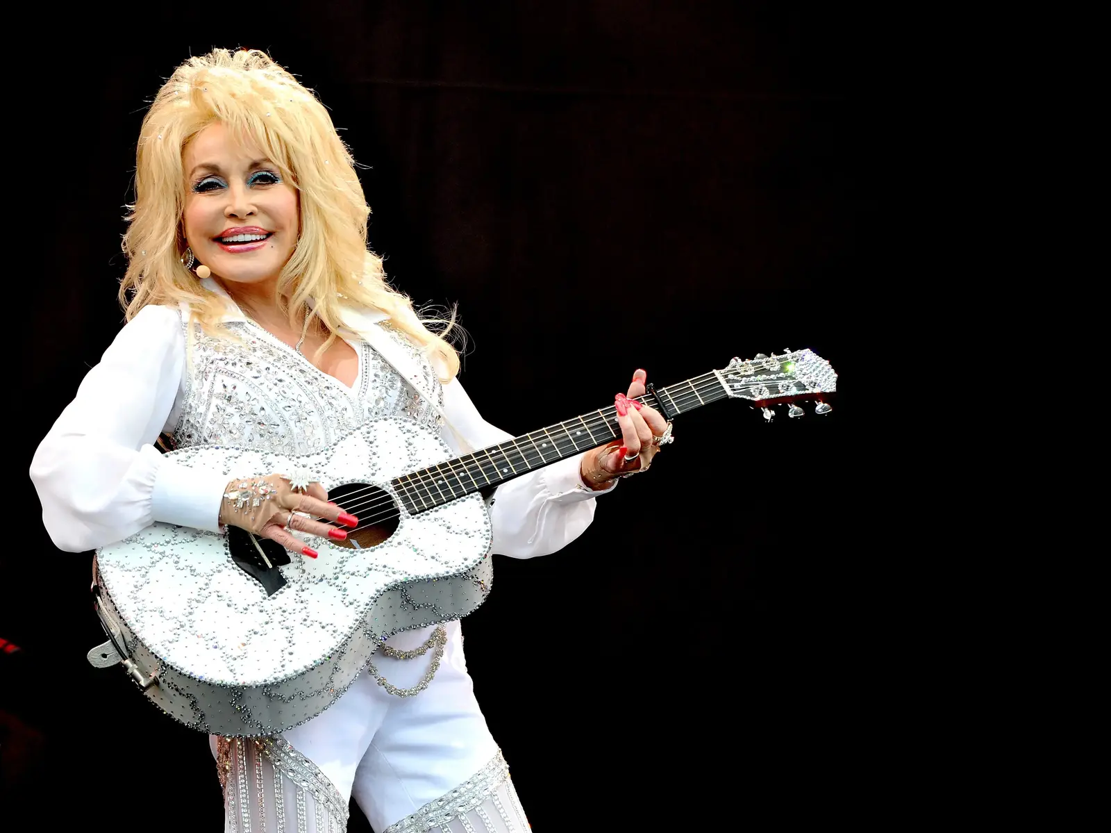 Dolly Parton-Inspired Manicures Surge Online as Fans Pay Tribute