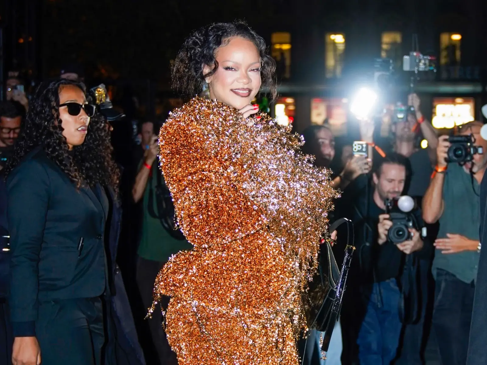 Rihanna Kicks Off Paris Fashion Week With a Statement Look