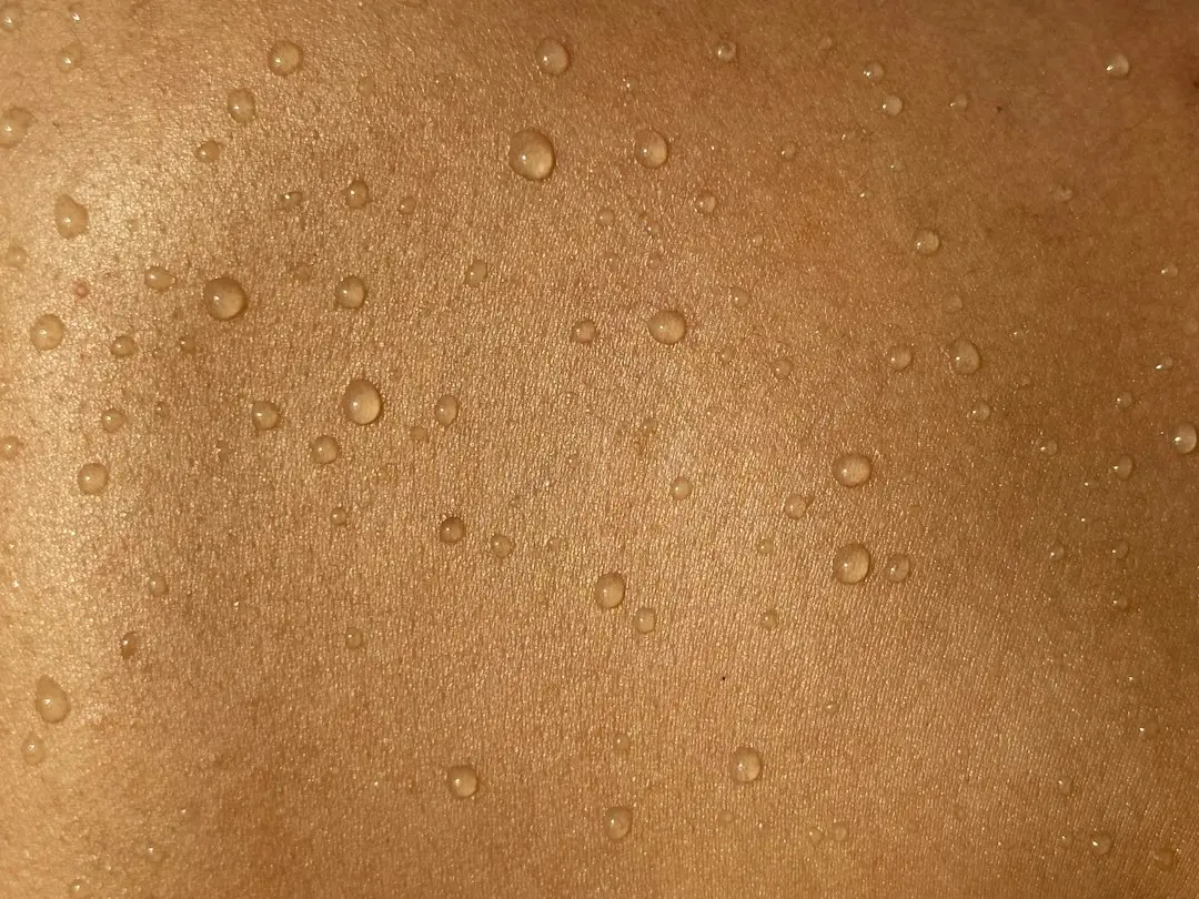 Dehydrated Skin Confusion: Why Moisturizer Alone Fails