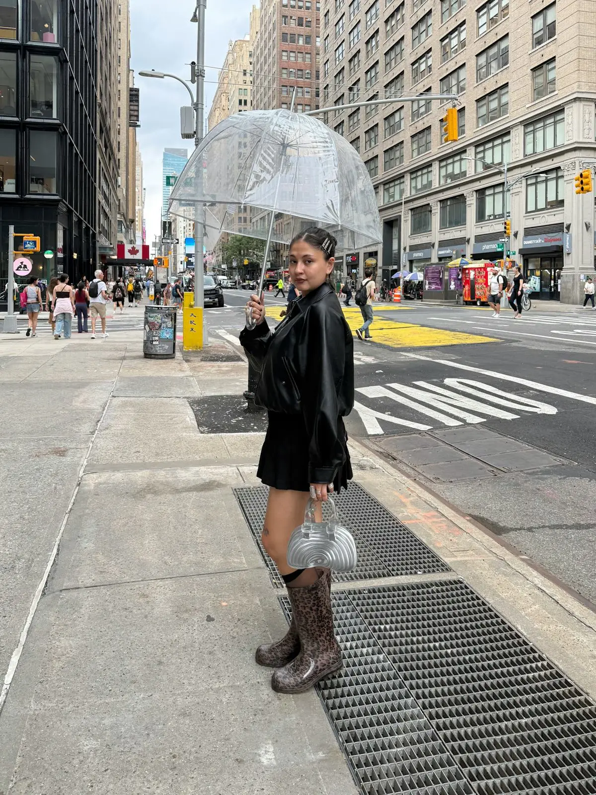 Rainy‑Day Style: Five Autumn Outfits That Keep You Cozy and Chic