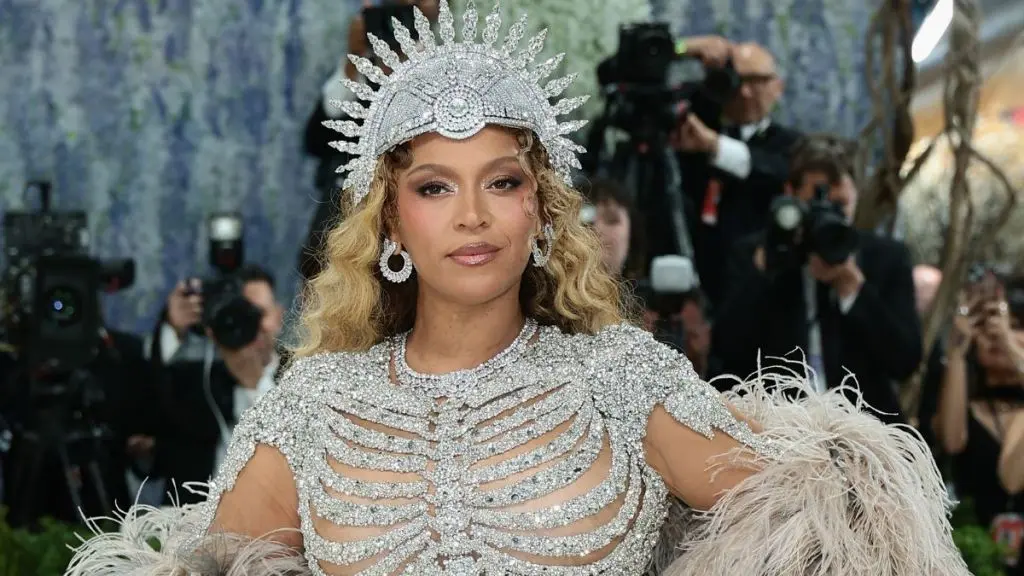 Beyoncé Turns Heads in Houston With Bold Leather Ensemble