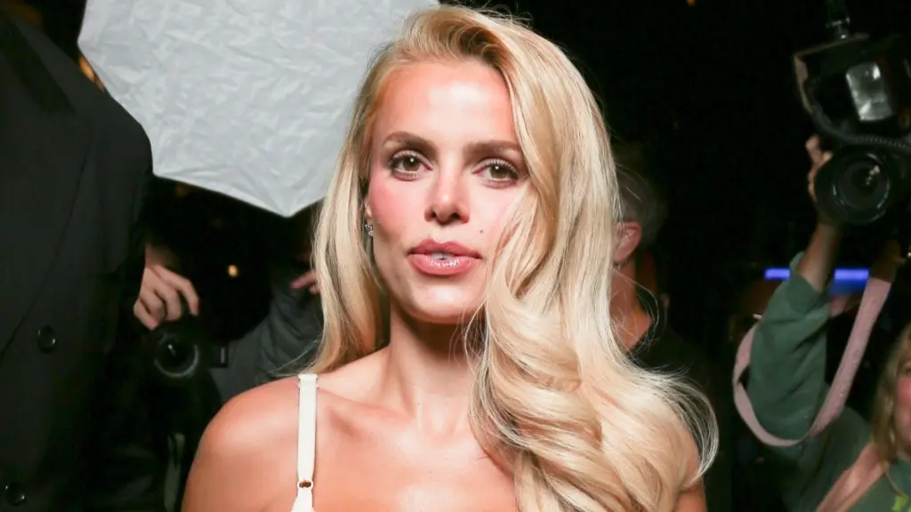 Brooks Nader Stuns at EE72 with Christian Cowan’s Bra‑Forward Corset