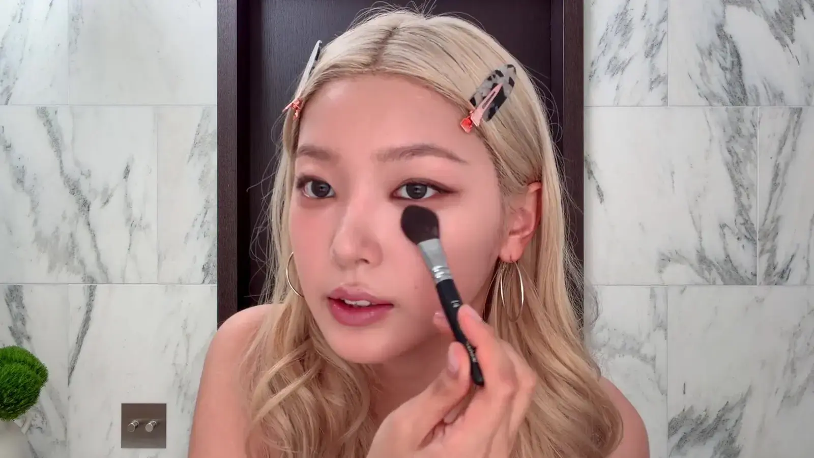 Katseye’s Yoonchae Reveals Beauty Secrets for a „Snatched” Look