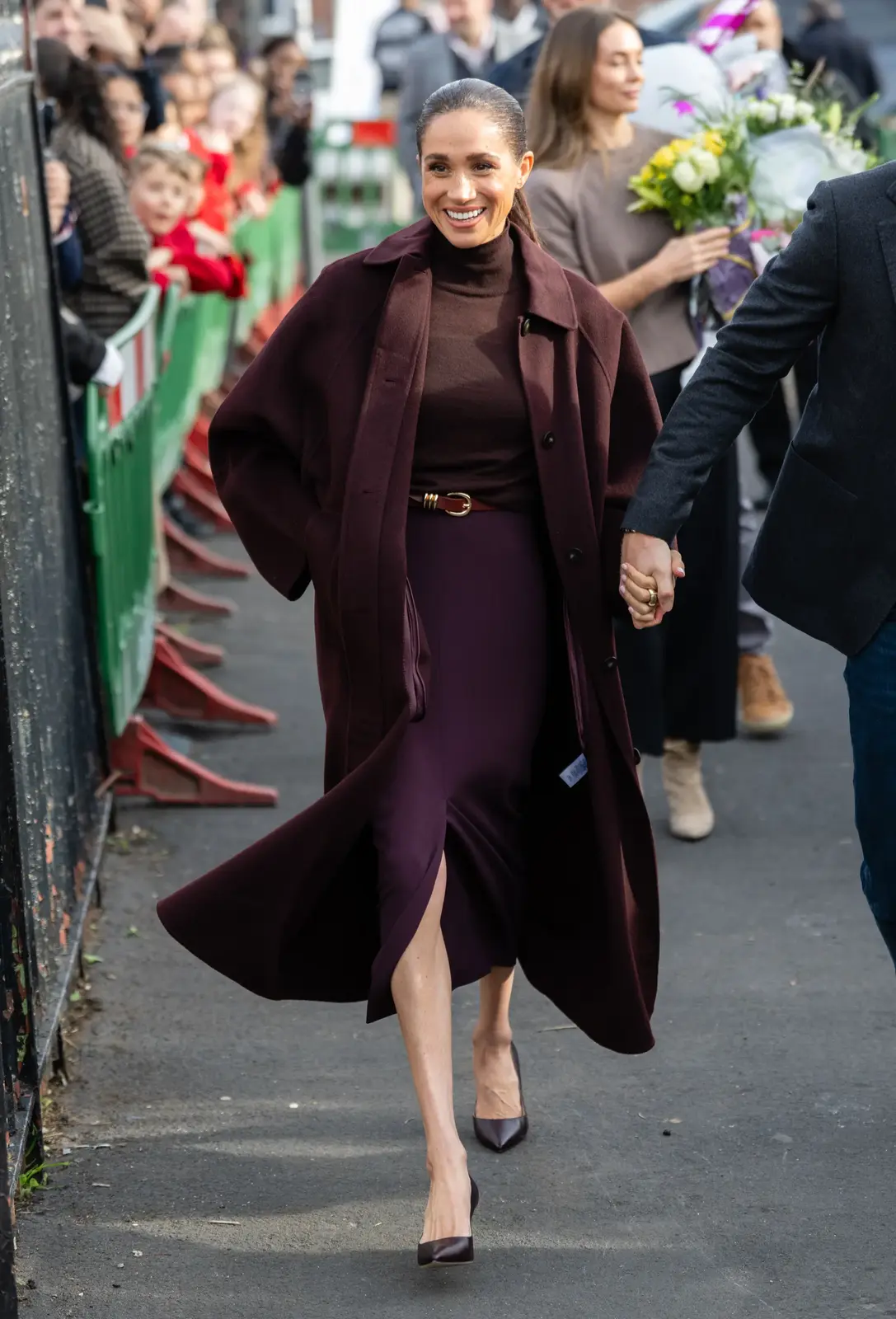 Meghan Markle Returns to UK with Casual Style for Community Visit