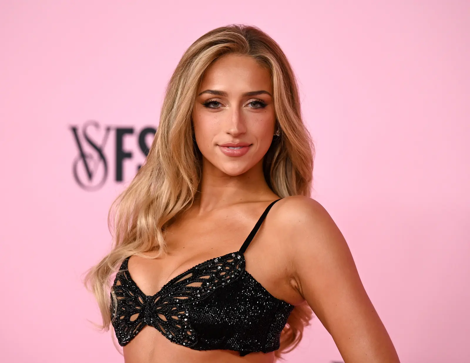 Tate McRae Makes Dazzling Runway Debut at Victoria’s Secret Fashion Show